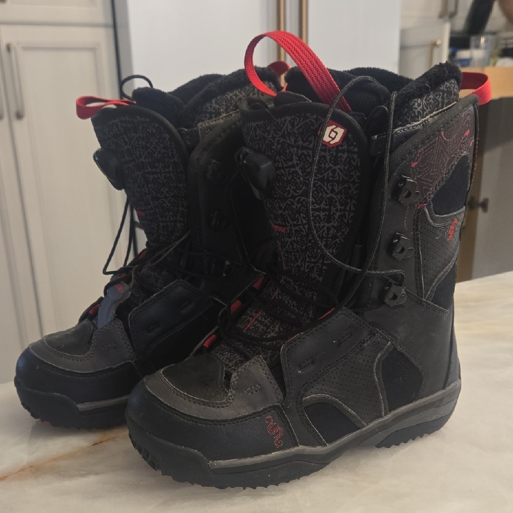 Euc Salomon Ski Boots Size 7